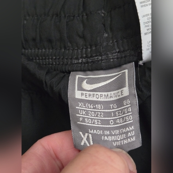 Women's Vintage 90's Nike Performance Mesh Lined Shorts, Size XL - Picture 3 of 3